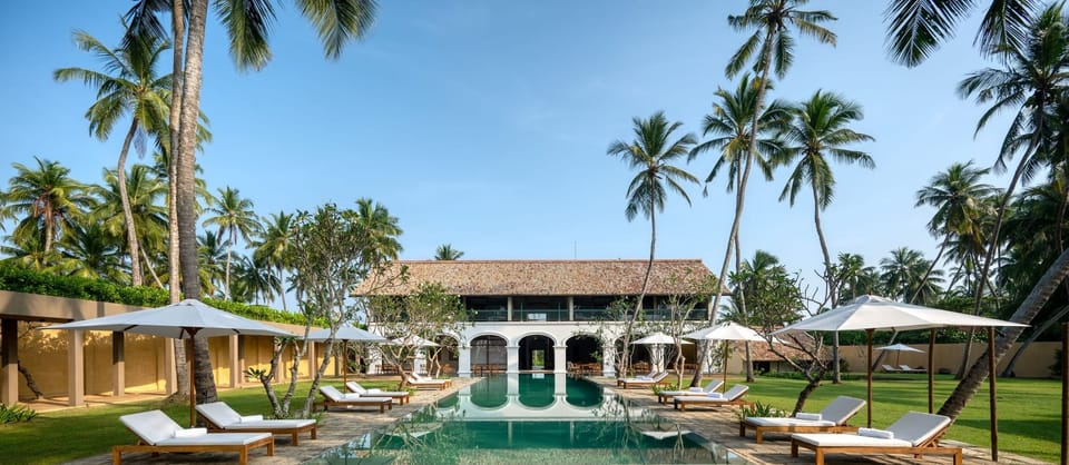 Der grandiose Infinity-Pool auf Kayaam House bietet einen herrlichen Blick auf den Indischen Ozean.